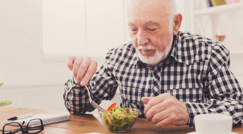 علت اهمیت متخصص تغذیه سالمندان