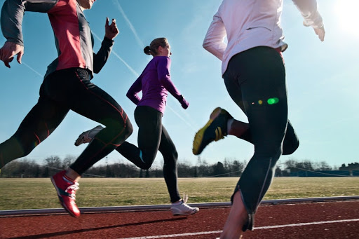 اعمال فعالیت های ورزشی که سبب بالا بردن حجم عضله های بدن بیمار می شود.