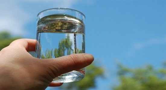 آیا می دانید که قانون 8 لیوان آب در روز چگونه به وجود آمد؟