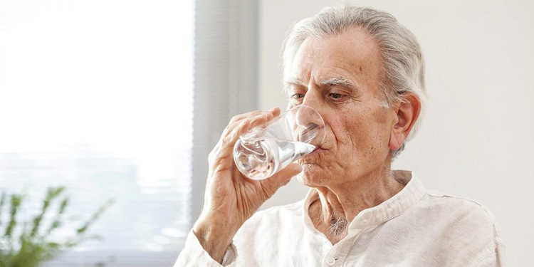 استفاده از آب بسیار در سالمندان دیابتی